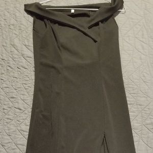 Elegant black maxi with side slit